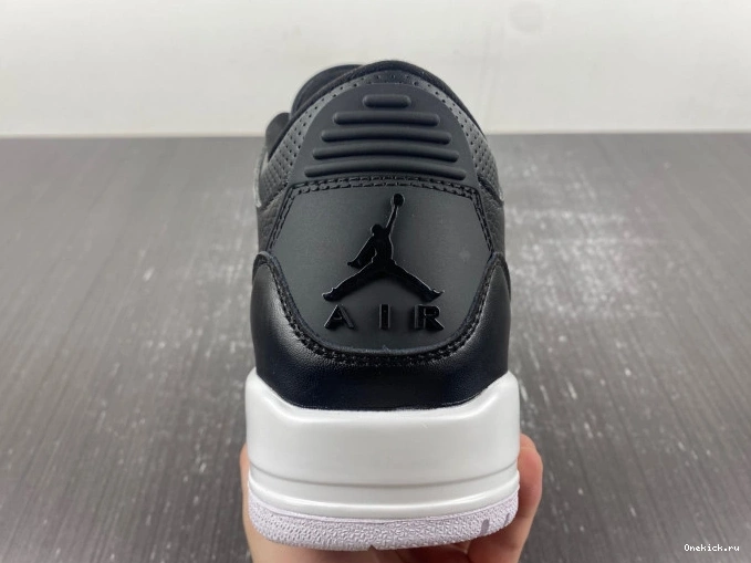 One Kick Monday Retro (2016) 3 136064-020 Cyber Jordan 0726